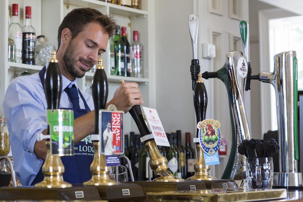 The Lodge Lancaster Bagian luar foto